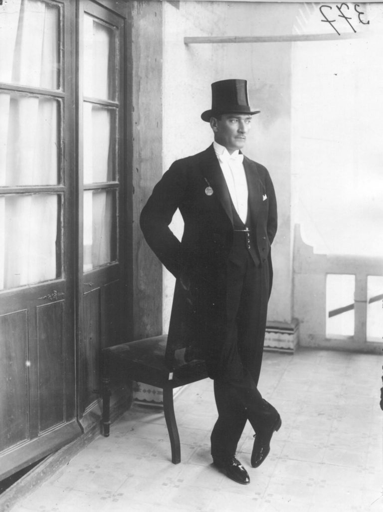 İSTİKBAL GÖKLERDE, EGEMENLİK İSE SANAL BULUTLARDADIR (YAPAY ZEKA PLATFORMU BLOG YAZISI)